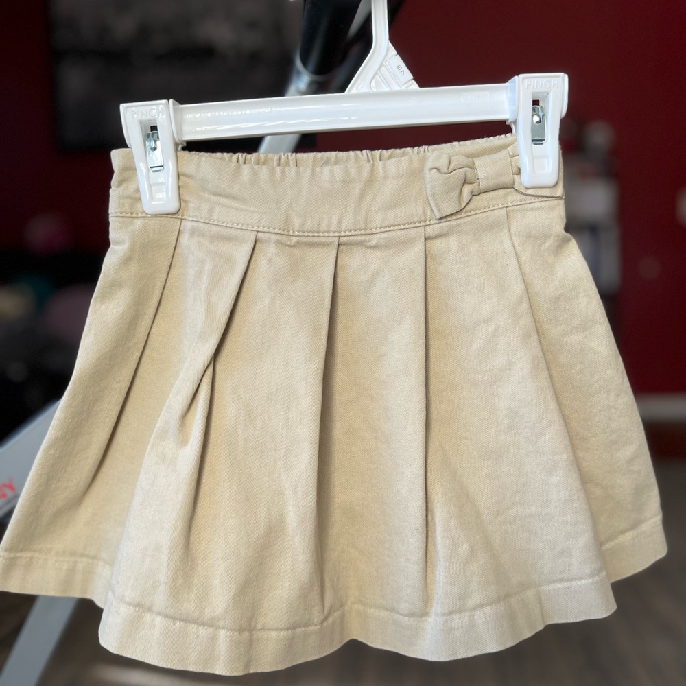 GIRLS KHAKI SKORT 🤎